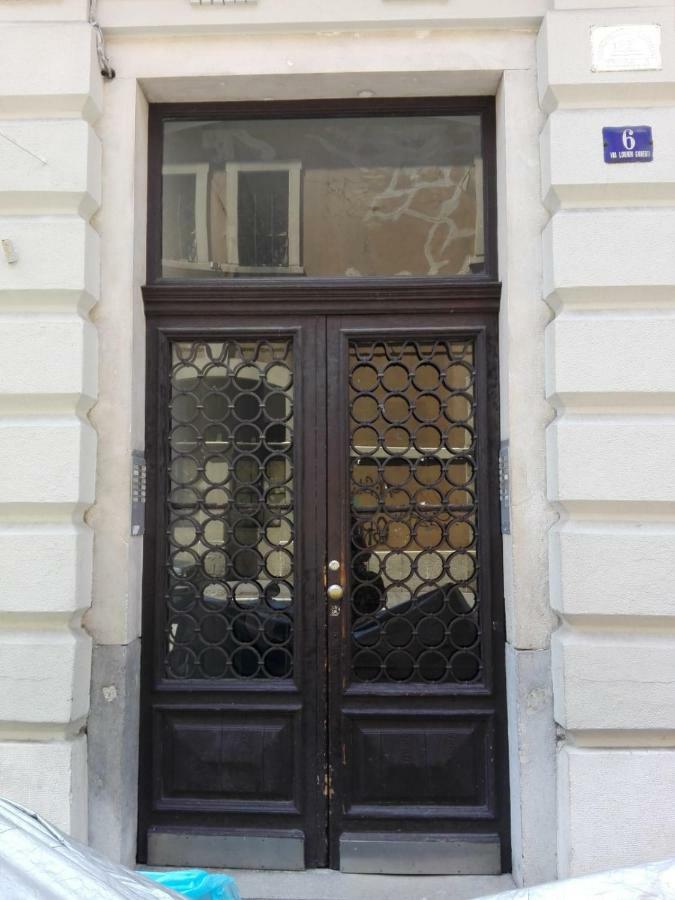 Pregiata Camera Con Bagno Privato - Blu Di Prussia Trieste Exterior photo